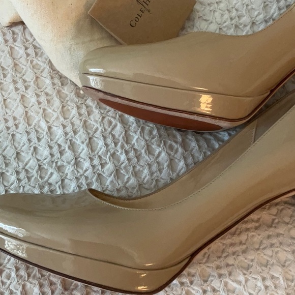 Cole Hahn Chelsea Pump - Picture 6 of 8